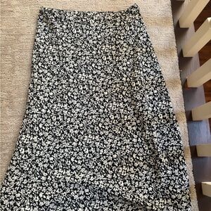 *NWT* RW&CO. Black and White  Floral Skirt